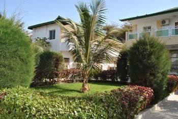 Paradise Suites Hotel Kololi Exterior photo